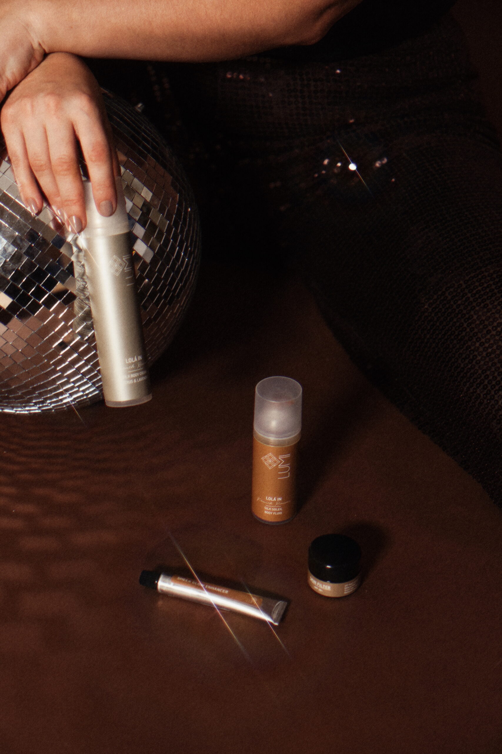 LOLÁ Sheer Glow Enhancer - Image 4